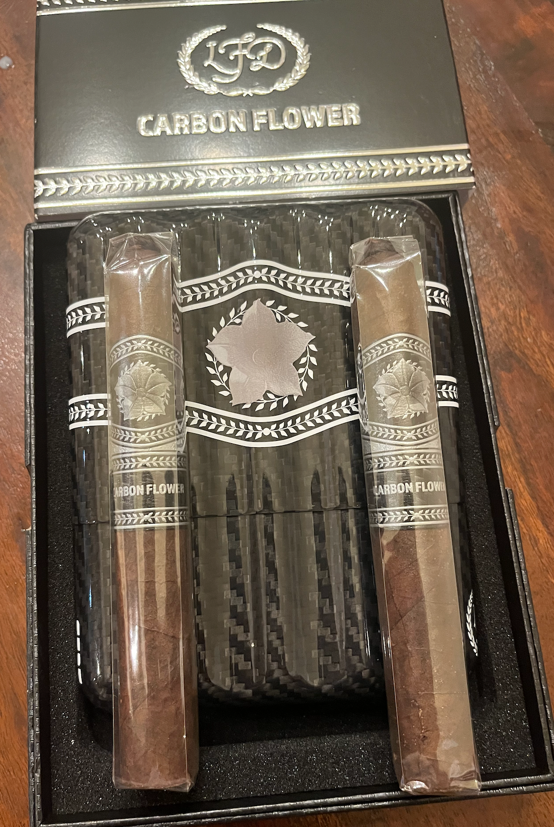 La Flor Dominicana Carbon Flower, Travel Case and 5 Cigars
